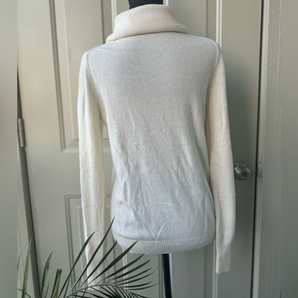 J.Crew Women’s Ivory Turtleneck Sweater Sz M Merino Angora Cashmere Blend Cozy - Picture 4 of 5